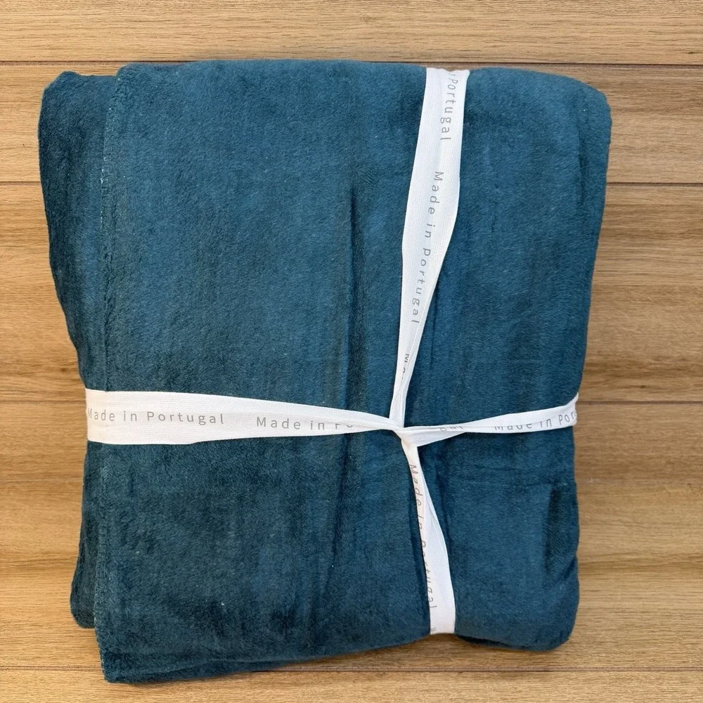 DOCOFIL White Luxuriously Soft Queen Blanket Cotton Blend Portugal Teal Blue